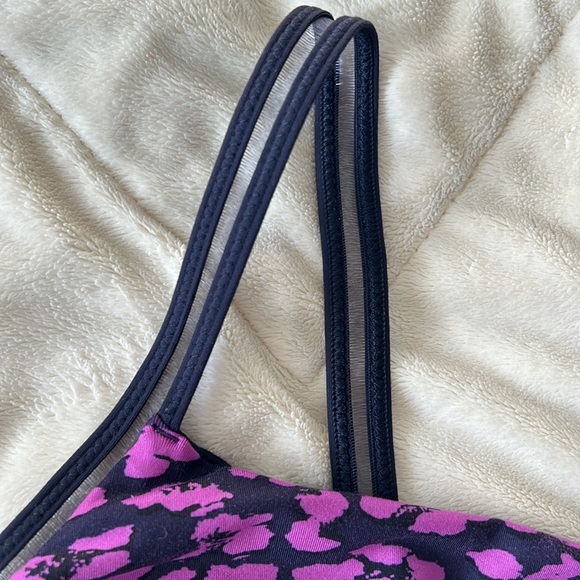 Lululemon animal print sports bra size 8 EUC - Picture 2 of 5